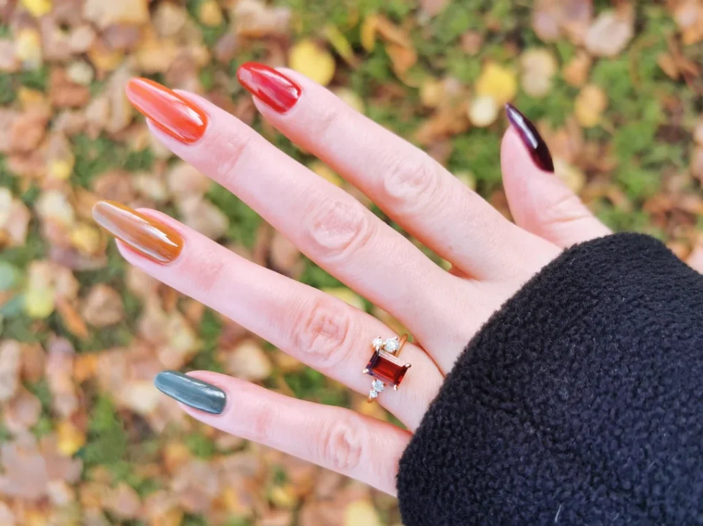 BossyNails_autumn-leaves-v0-5k9h28vv4o2e1